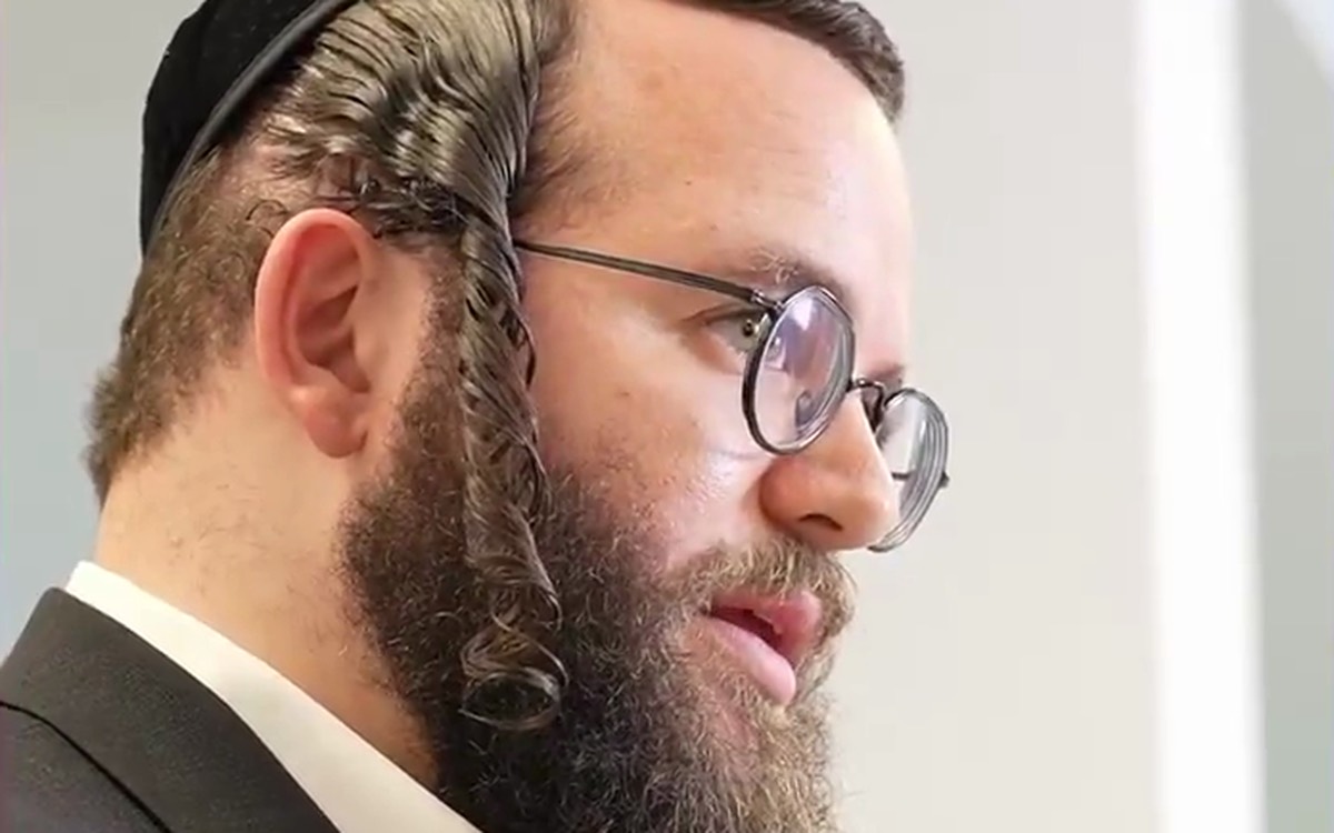 מוטי לייטנר נואם בערב ההצהרה, פריים מתוך הסרטון
