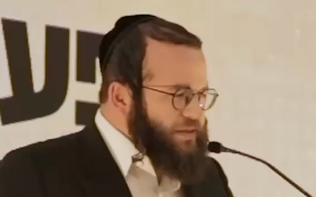 מתוך סרטון הקמפיין: מוטי לייטנר נואם על בימת ״הציבור החרדי״