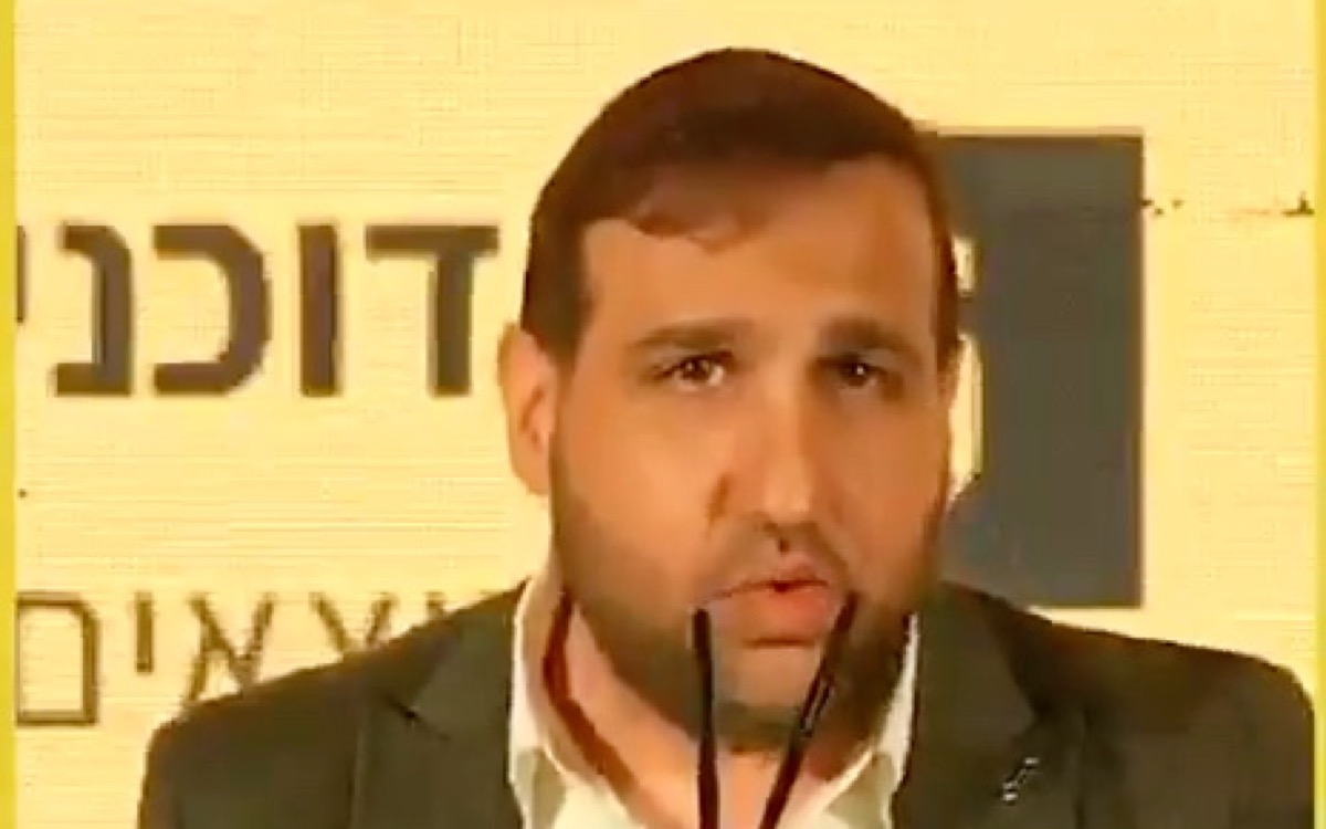 אשר פרדי, מספר 2 ברשימה, נואם בכנס, פריים מתוך הסרטון